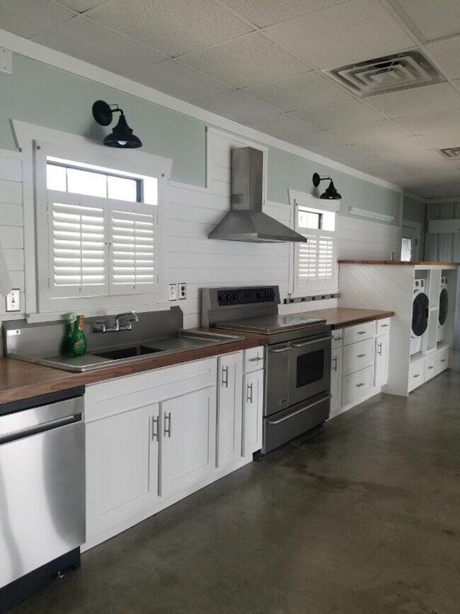 Foto del edificio - 6047-D Wayne Memorial Drive