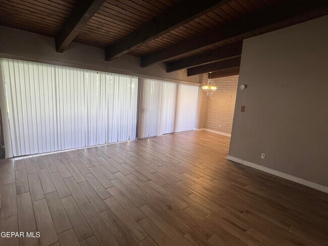 Foto del edificio - 15000 Ashford St
