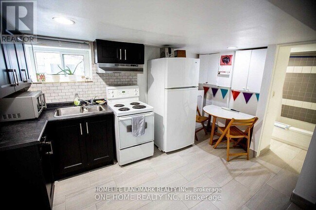 Photo du bâtiment - 245 Sammon Ave