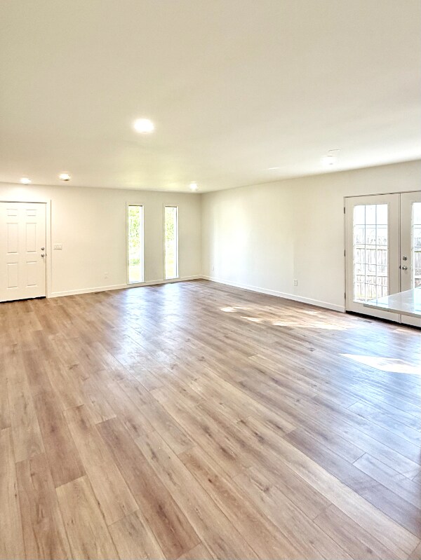Foto del edificio - 6386-6386 Shelton Ct