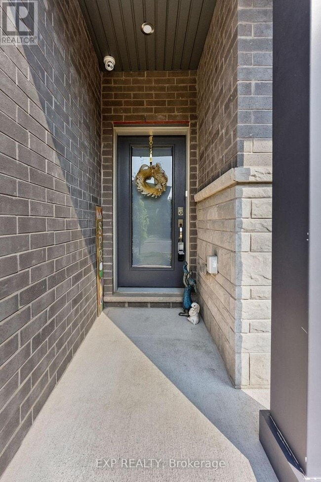 Building Photo - 4552-4552 Portage Rd