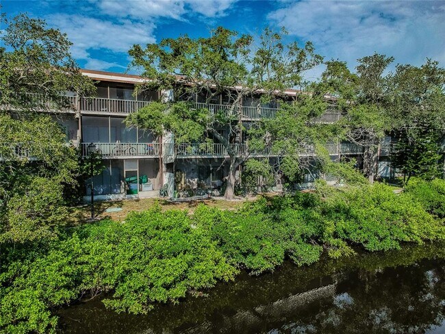 Foto del edificio - 9001 Tudor Dr