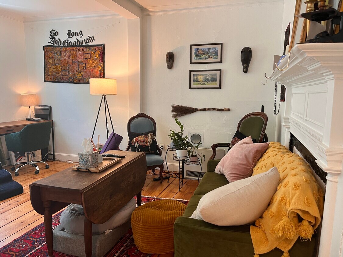 Living room - 74 John St