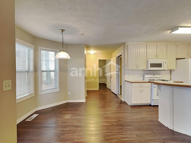 Foto del edificio - 682 Simon Park Cir