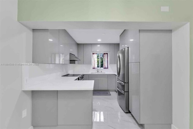 Foto del edificio - 7557 Farragut St
