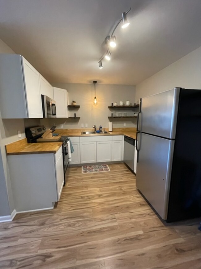 Building Photo - 2727 Highland Ave