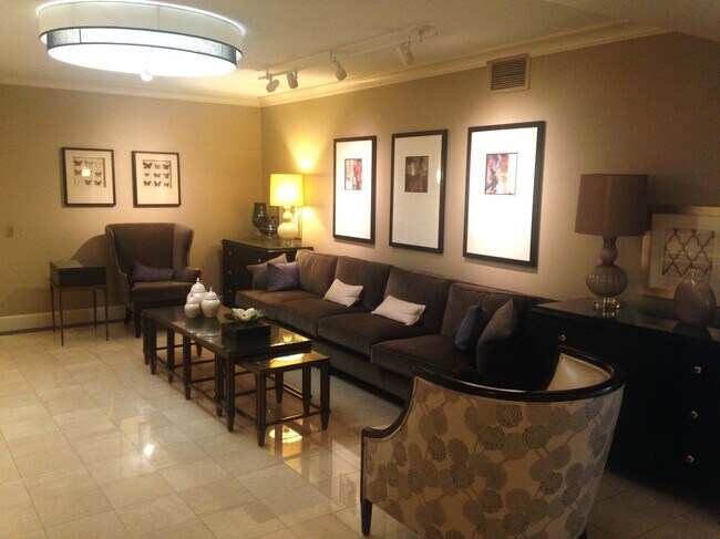 Lobby seating area - 4601 N Park Ave