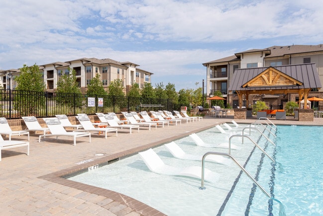 Piscina - The Luxe of Huntersville