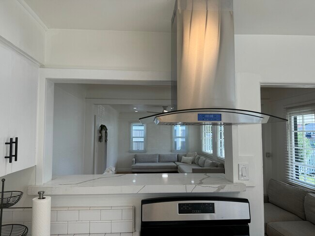 Foto del edificio - 2754 S Barrington Ave