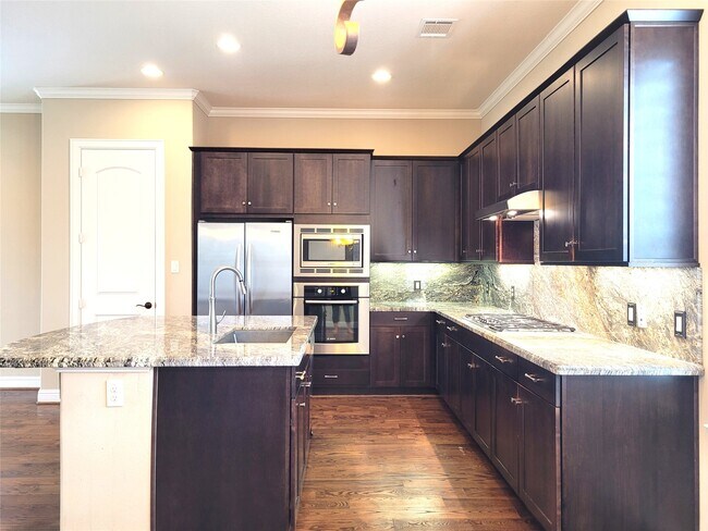 Foto del edificio - 1508 Fowler St