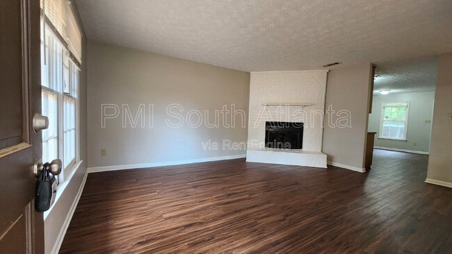 Foto del edificio - 634 Morton Ct