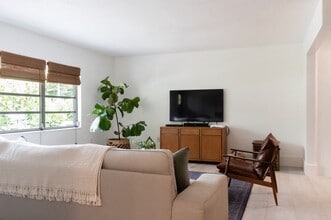 Building Photo - 2496 Wisteria St