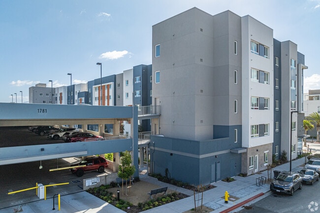 Building Photo - Columba Apartments