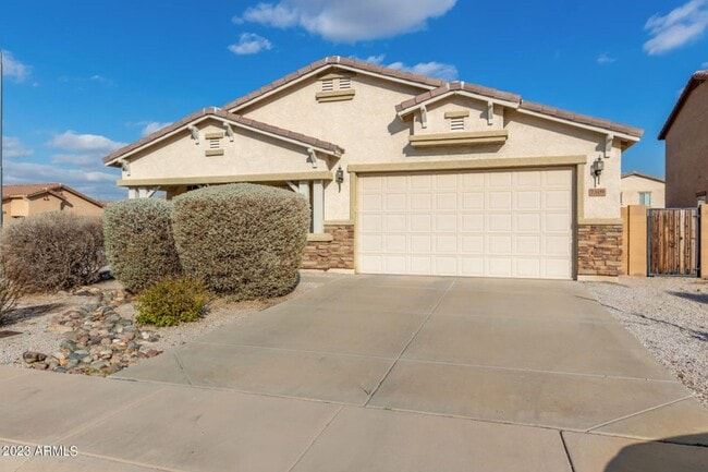Building Photo - Nicely Updated 4 bed, 2 bath on corner lot