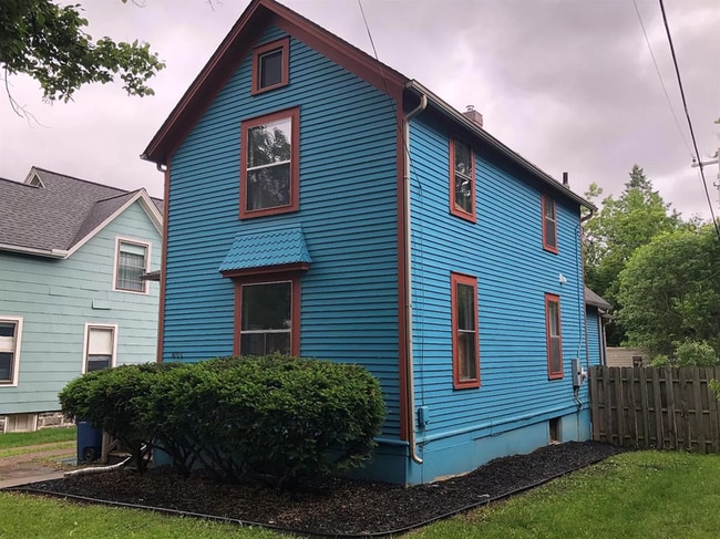 Building Photo - 605 W Washington St