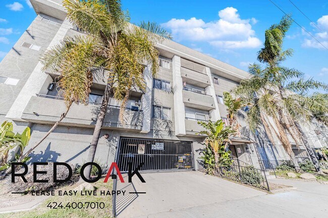 Foto del edificio - 11817 Victory Blvd