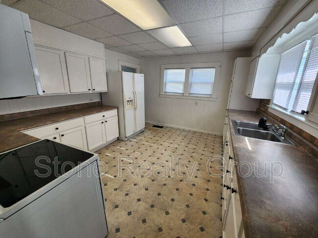 Building Photo - 1812 S 11th St