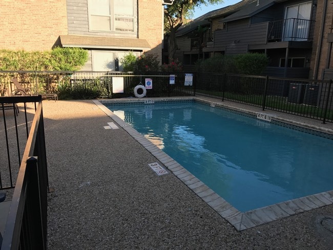 POOL - Ventura North