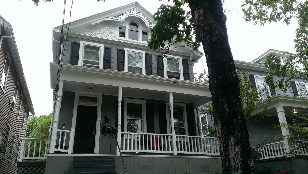 Primary Photo - 716 Lee Ave