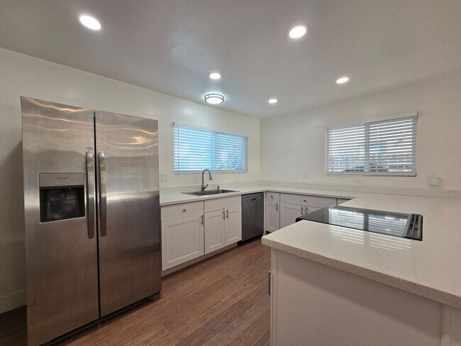 Building Photo - 6046 Reo Pl
