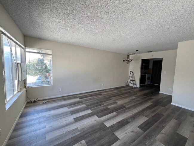 Foto del edificio - 471 S. Simpson Ave.