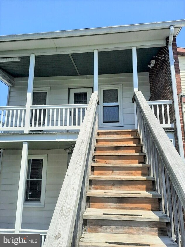 Building Photo - 340 Pershing Ave