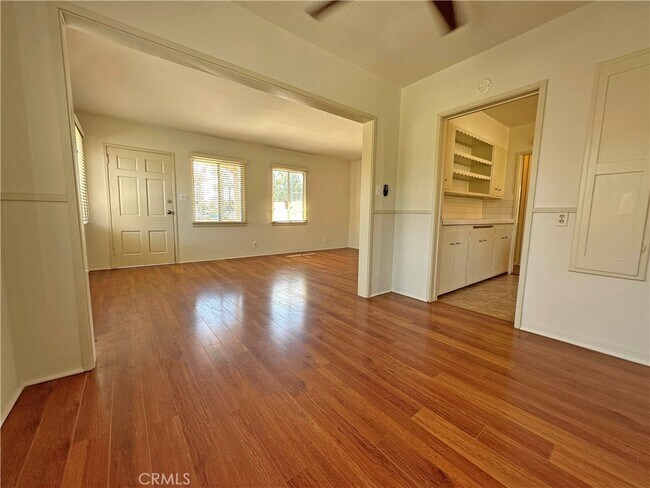 Foto del edificio - 1609 E Chevy Chase Dr