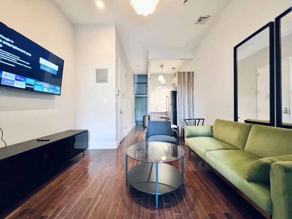 Furnished room/NOT APARTMENT - Furnished room/NOT APARTMENT