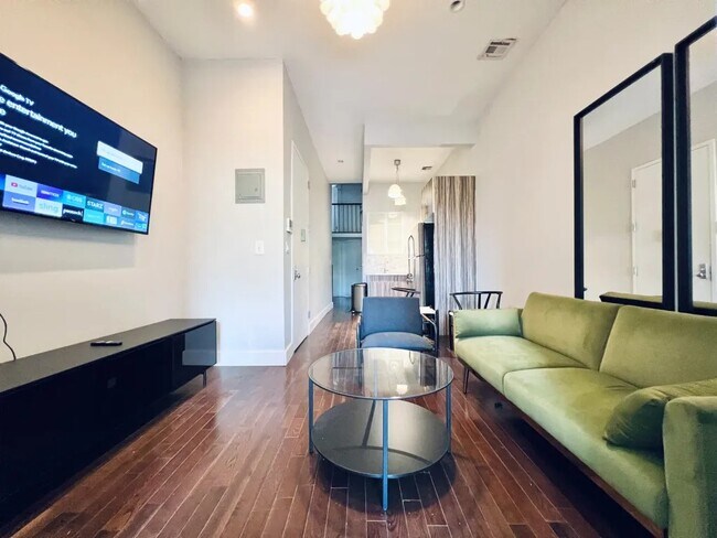 Foto del edificio - Furnished room/NOT APARTMENT
