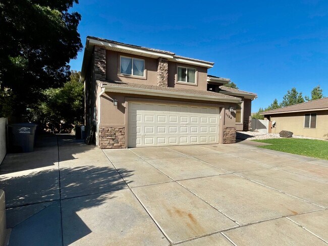 Foto del edificio - Pet-Friendly 4-BR Home in Washington Fields