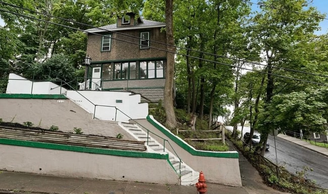 Building Photo - 412 S Beech St