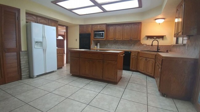 Building Photo - 14907 Sylvan Woods