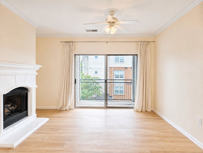 Foto del edificio - 4405 Weatherington Lane, Fairfax, VA 22030
