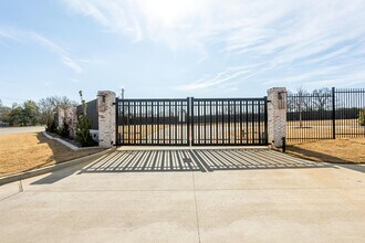 Building Photo - The Glen