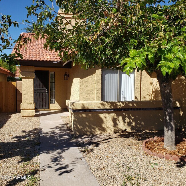 Foto del edificio - 4138 W Gary Dr