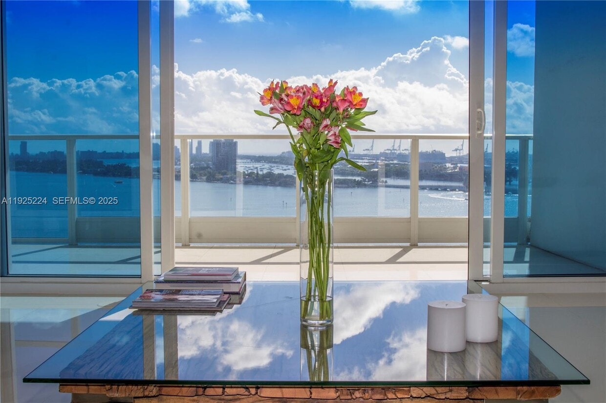 Foto del edificio - 2020 N Bayshore Dr