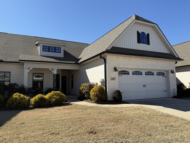 Foto del edificio - 445 Legend Oak Way SW