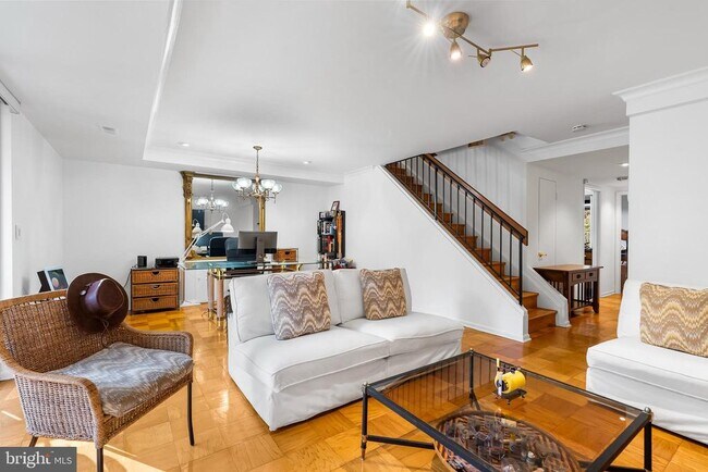 Foto del edificio - 110 Cross Keys Rd