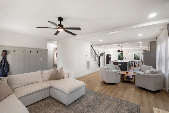 Building Photo - 2212 Weyland Ave