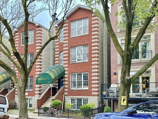 Building Photo - 920 N Paulina St