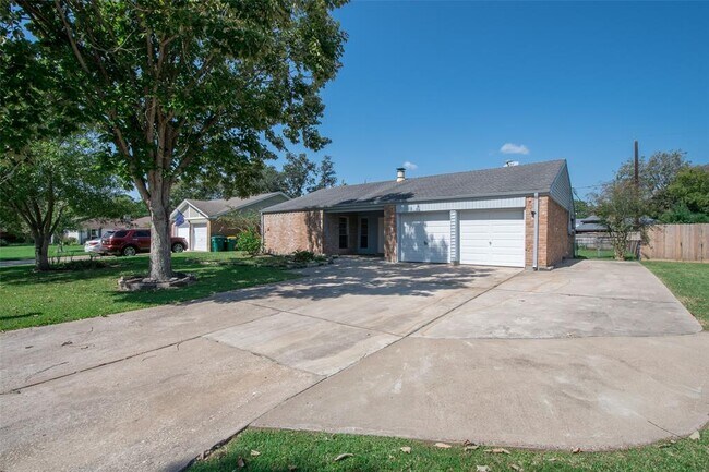 Building Photo - 1204 N Heron Dr