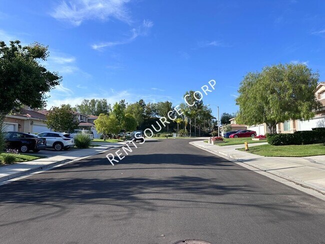 Building Photo - 3 Bedroom + office House for Lease w/ SOLA...