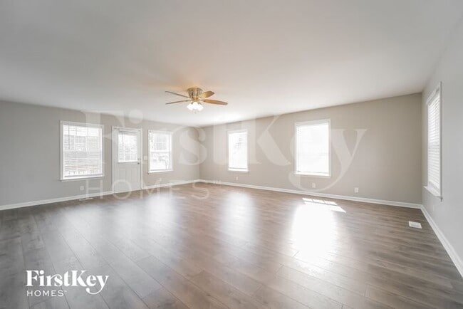 Building Photo - 308 Eisenhower Dr