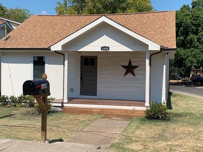 Photo - 1600 Underwood St House