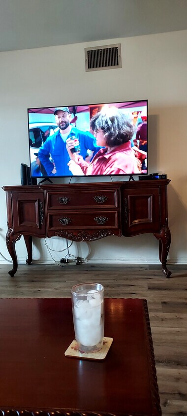 Foto principal - 6201 2nd St E