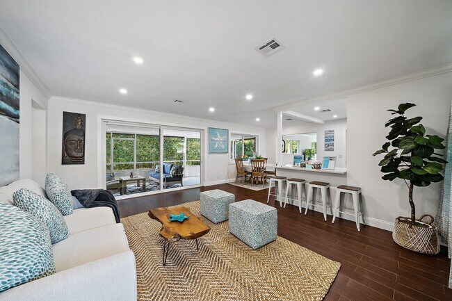 Foto del edificio - 722 SW 25th Pl