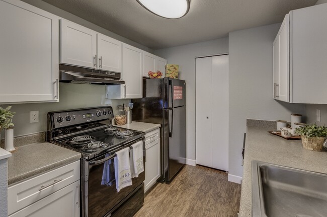 Chef-Inspired Kitchen - Cedar Crest Apartments