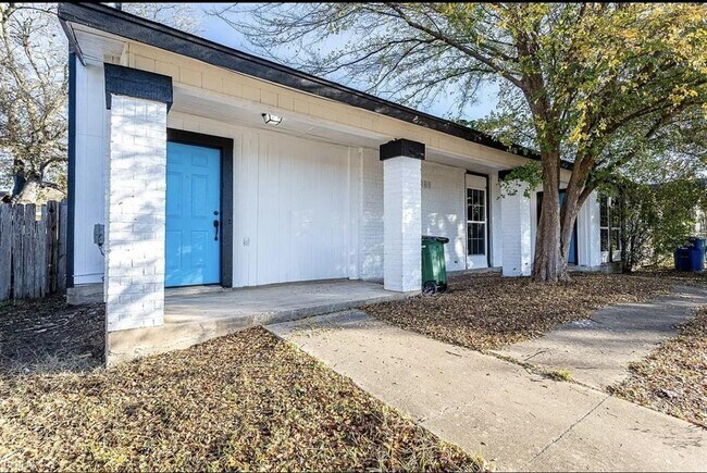 Building Photo - 4900 E Stassney Ln