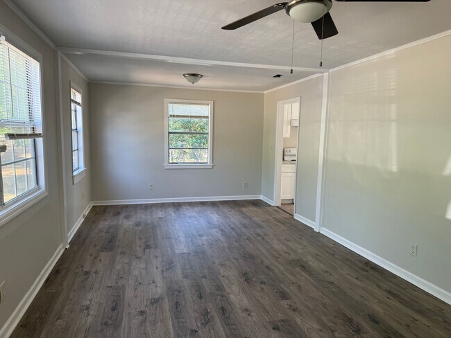 Building Photo - 3 Bedroom 1 Bath home in Valdosta Close to VSU