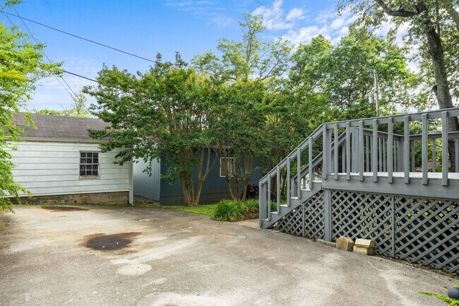 Foto del edificio - Alcoa 37701 - 3 bedroom 2 bath home - Call...
